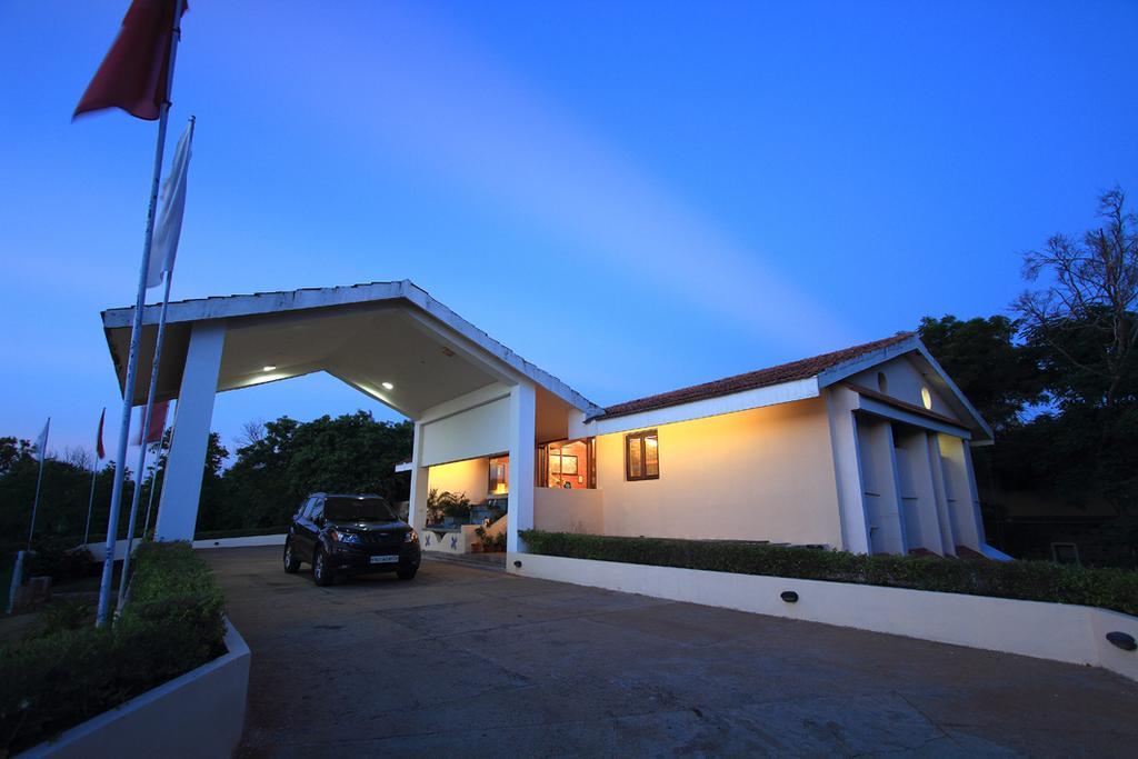 The Ashok Beach Resort Pondichéry Extérieur photo