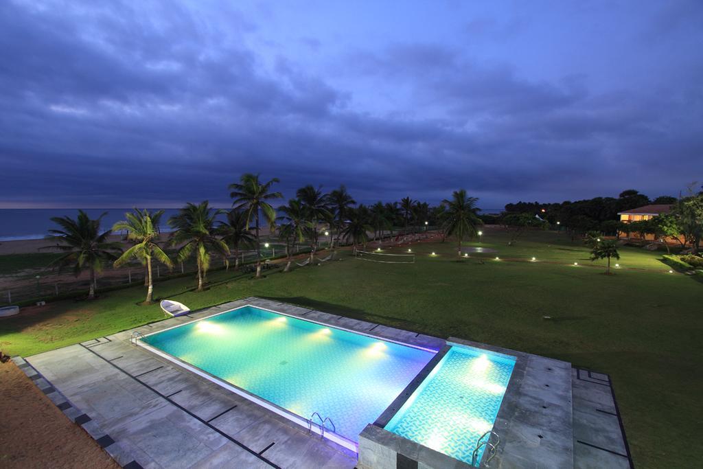 The Ashok Beach Resort Pondichéry Extérieur photo
