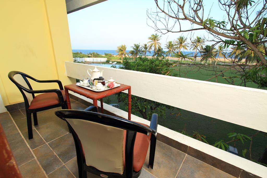 The Ashok Beach Resort Pondichéry Extérieur photo